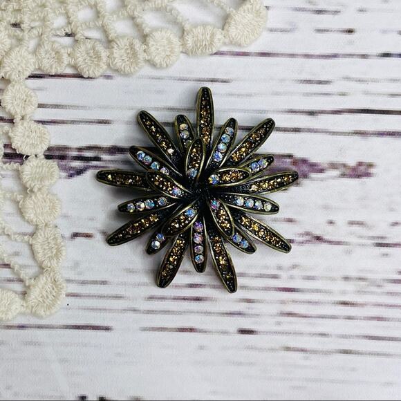 Starburst rhinestone brooch - Picture 1 of 7